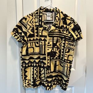 Stranger Things Netflix Button Up Adult Size Large Short Sleeve Yellow Graphic